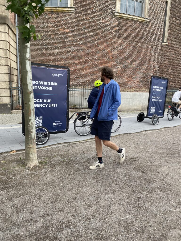 Fahrradwerbung zieht Blicke auf sich