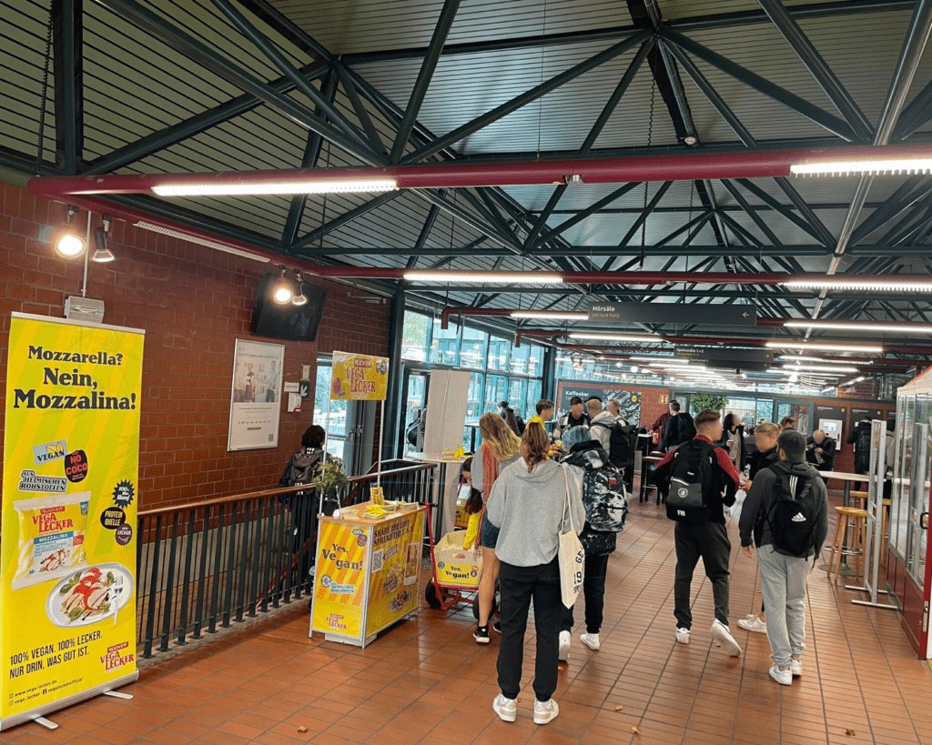 Indoor Promotionstand der Molkerei Rücker Produktverteilung in Köln