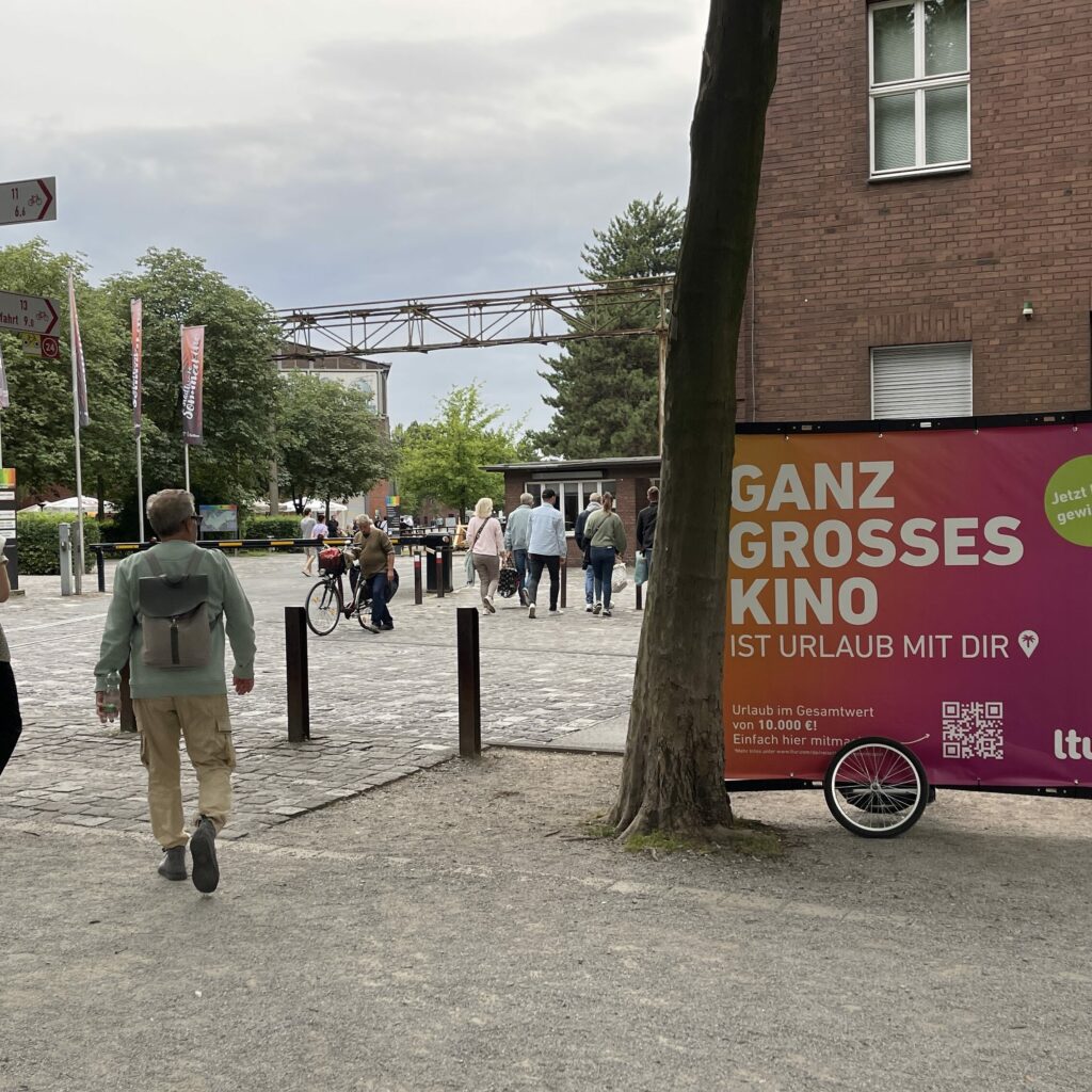 Promote directly in front of the event with bike advertising like ltur in Duisburg