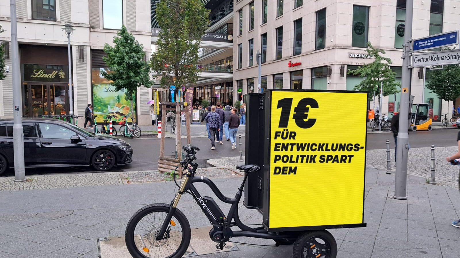 Bike advertising in Berlin with the LED bike and an important message 