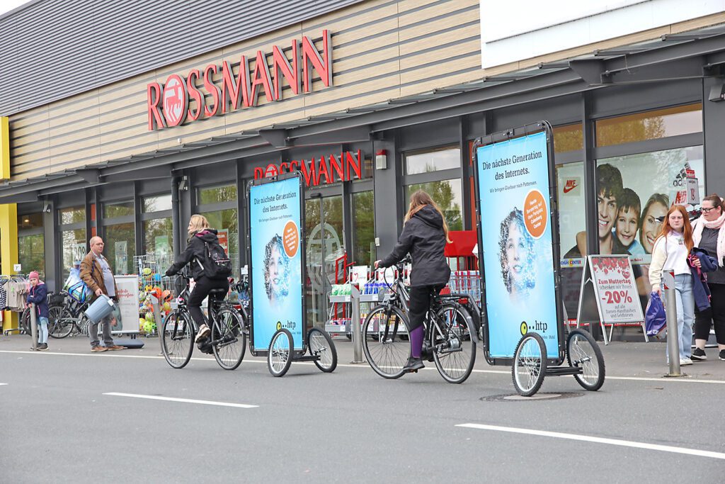 CLP Bike bike advertising ensures maximum attention even in the heaviest city traffic 