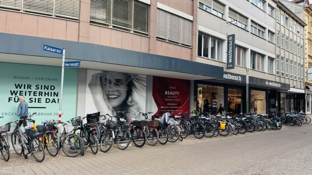 Sattelschoner mit QR-Code zur Gewinnspielteilnahme am Fahrradsattel
