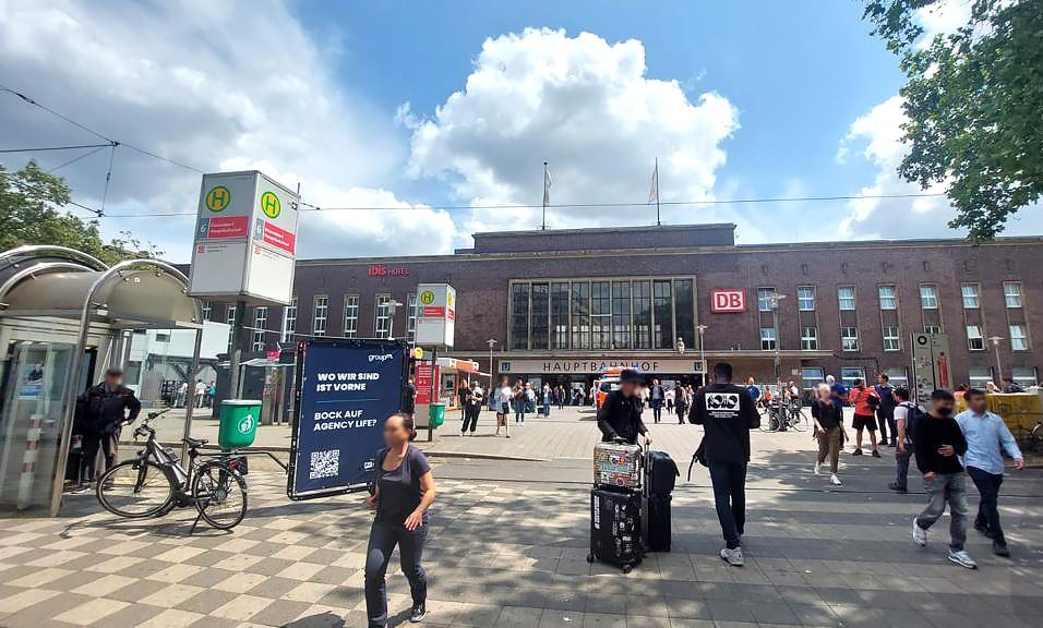 Mobiles OOH am HBF in Düsseldorf