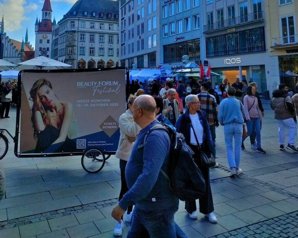 Fahrradwerbung im Zentrum von München