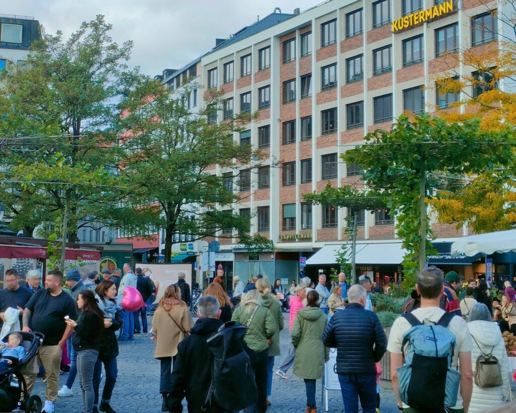 Fahrradwerbung mit vielen Sichtkontakten