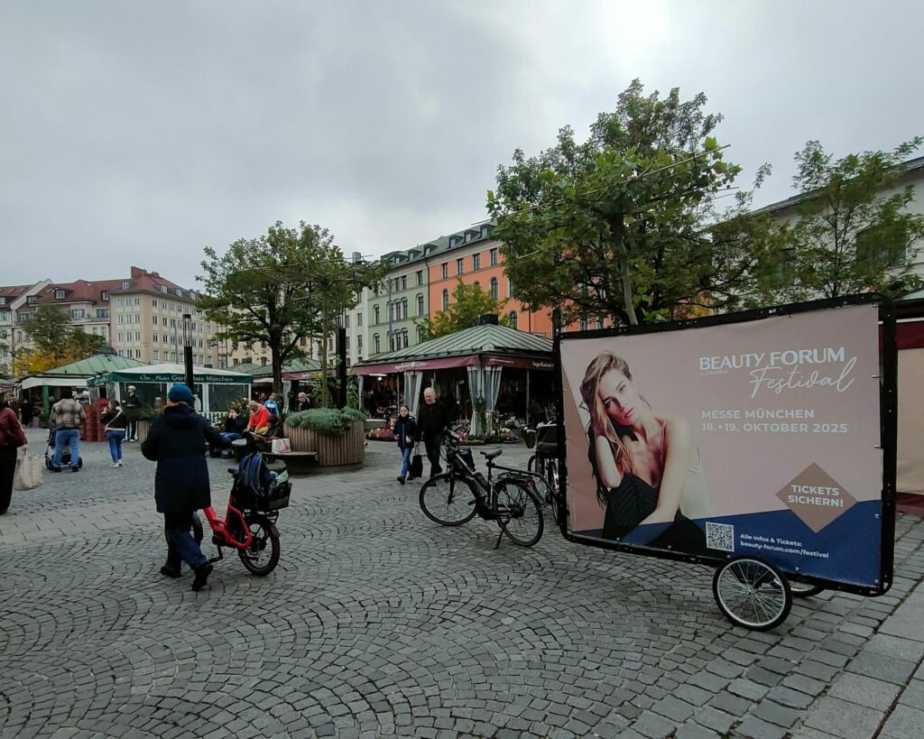 Fahrradwerbung am Viktualienmarkt München